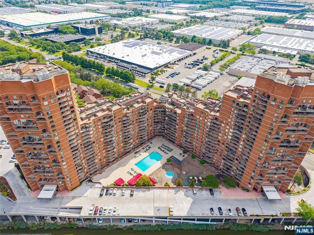 2006 Harmon Cove Tower, Secaucus, NJ 07094
