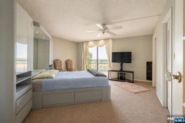 2006 Harmon Cove Tower, Secaucus, NJ 07094