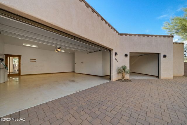 8755 N Sunny Slope Drive, Oro Valley, AZ 85704