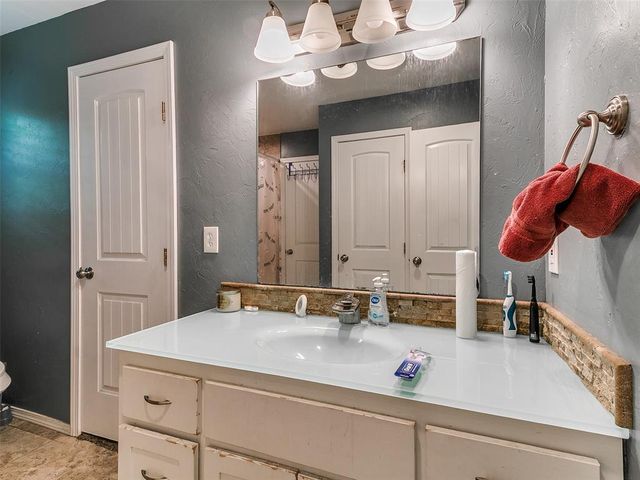 6605 Stonycreek Drive, Oklahoma City, OK 73132