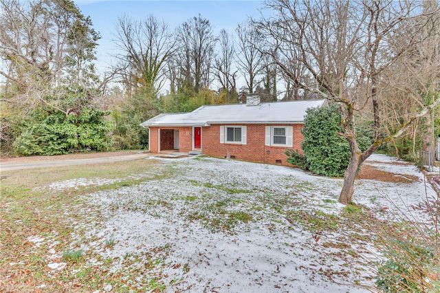 11 Foxhall Road, Greenville, SC 29605