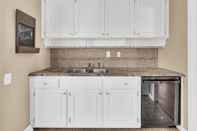 11 Foxhall Road, Greenville, SC 29605