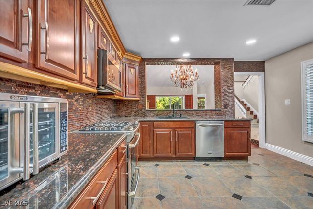 6976 Emerald Springs Lane, Las Vegas, NV 89113