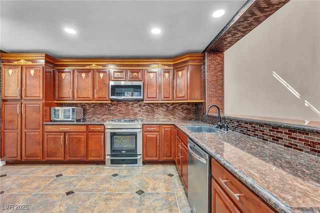 6976 Emerald Springs Lane, Las Vegas, NV 89113