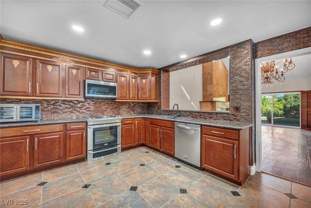 6976 Emerald Springs Lane, Las Vegas, NV 89113