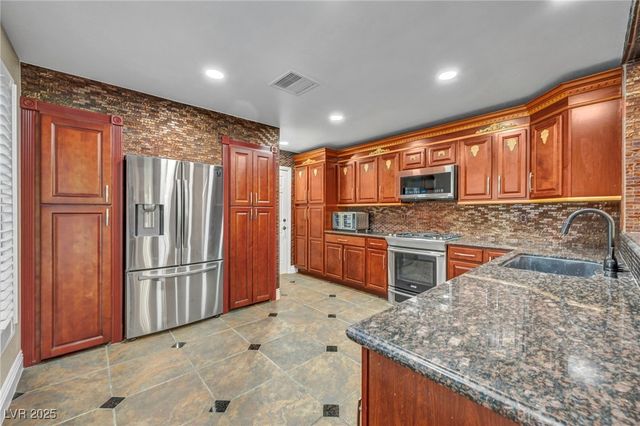 6976 Emerald Springs Lane, Las Vegas, NV 89113