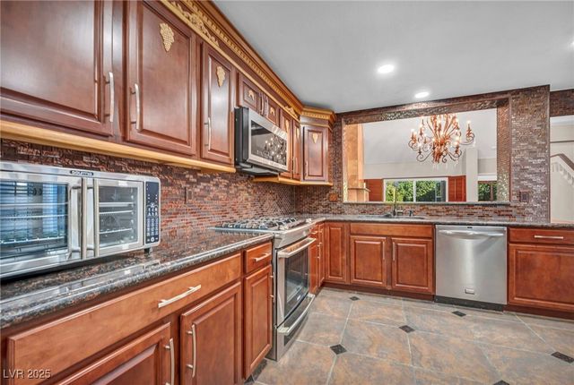 6976 Emerald Springs Lane, Las Vegas, NV 89113