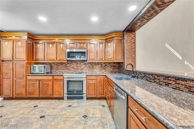 6976 Emerald Springs Lane, Las Vegas, NV 89113