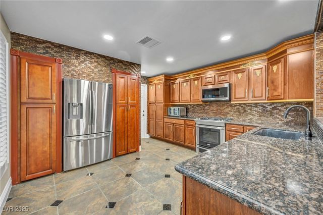 6976 Emerald Springs Lane, Las Vegas, NV 89113