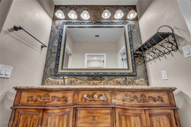 6976 Emerald Springs Lane, Las Vegas, NV 89113