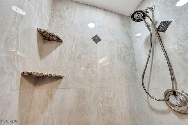 6976 Emerald Springs Lane, Las Vegas, NV 89113