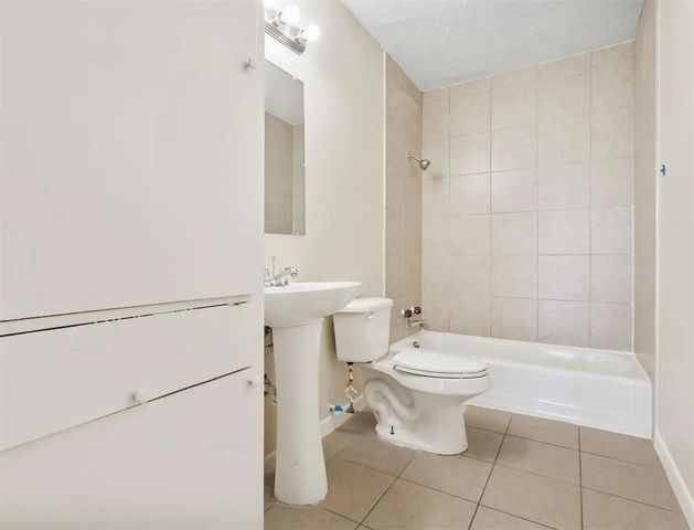 1000 S Shepherd Drive, Baytown, TX 77520