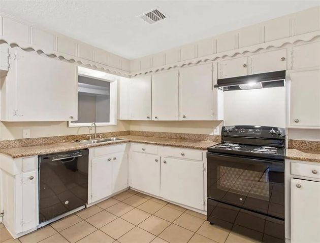 1000 S Shepherd Drive, Baytown, TX 77520