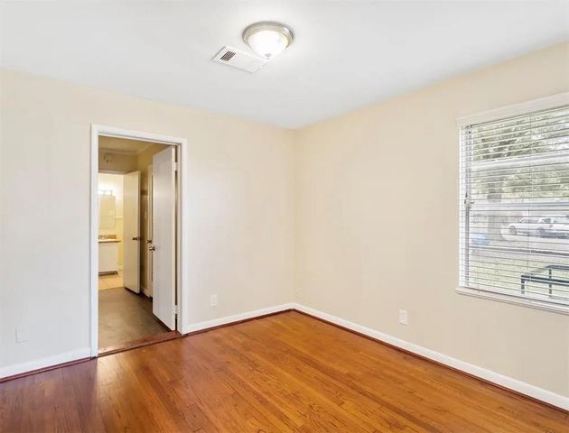 1000 S Shepherd Drive, Baytown, TX 77520