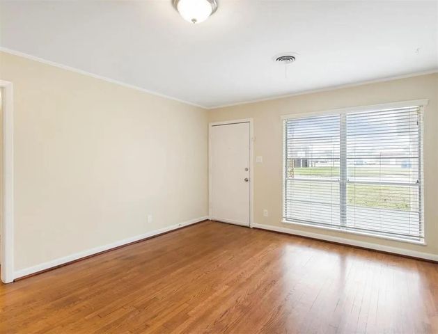 1000 S Shepherd Drive, Baytown, TX 77520