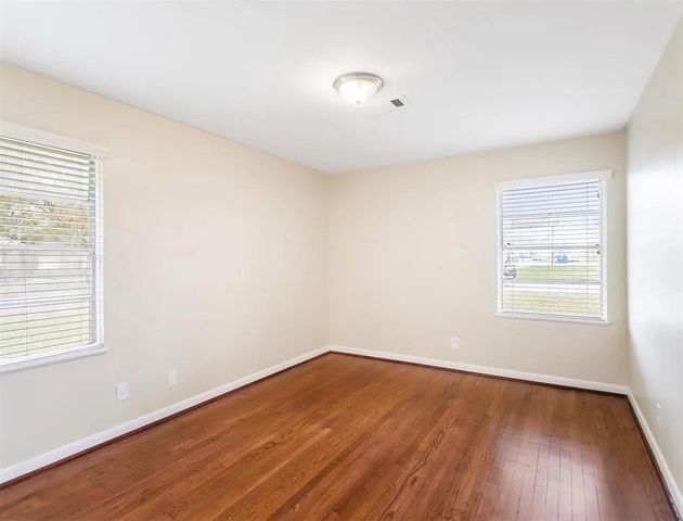 1000 S Shepherd Drive, Baytown, TX 77520