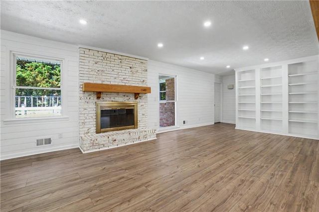 4422 White Oak Drive, Sugar Hill, GA 30518