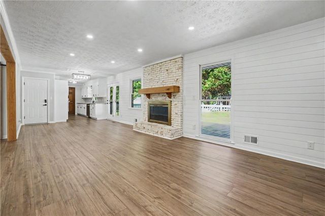 4422 White Oak Drive, Sugar Hill, GA 30518