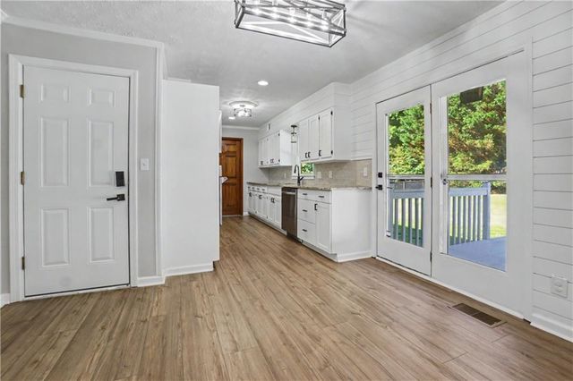 4422 White Oak Drive, Sugar Hill, GA 30518