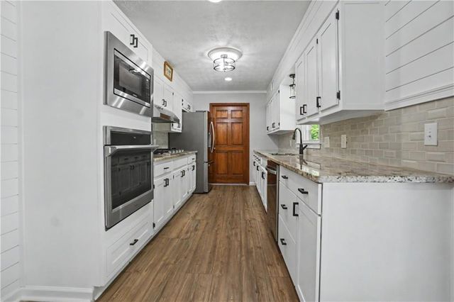 4422 White Oak Drive, Sugar Hill, GA 30518
