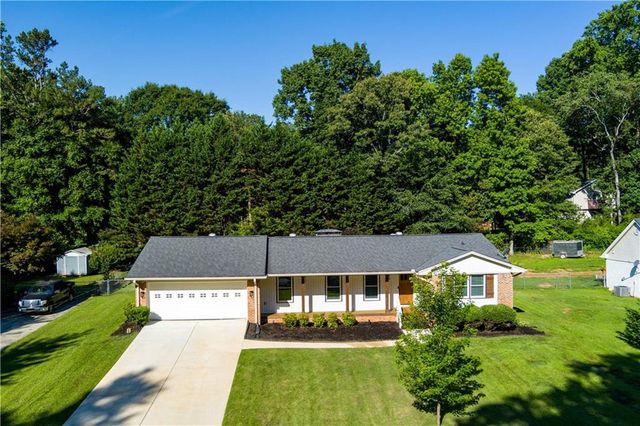 4422 White Oak Drive, Sugar Hill, GA 30518