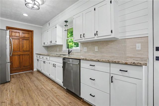 4422 White Oak Drive, Sugar Hill, GA 30518