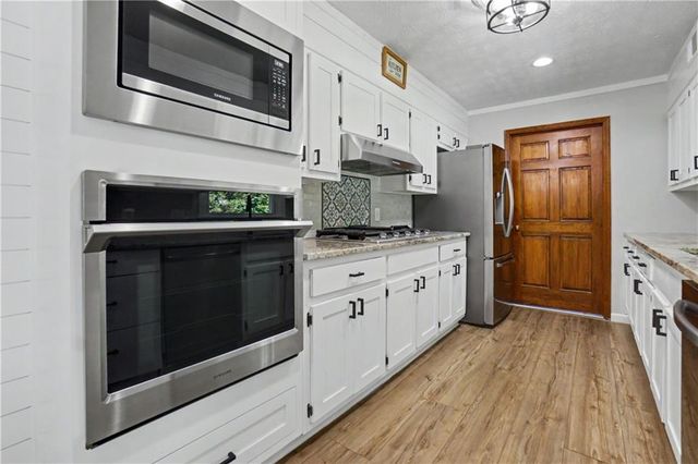 4422 White Oak Drive, Sugar Hill, GA 30518