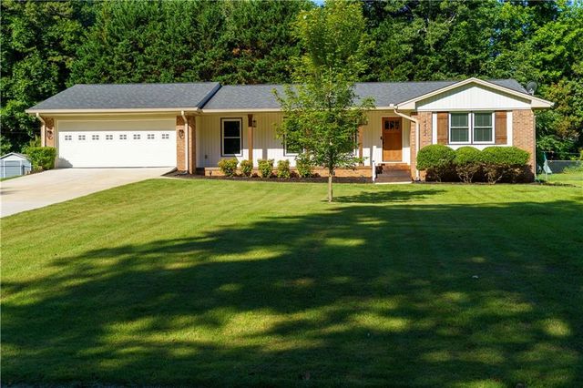 4422 White Oak Drive, Sugar Hill, GA 30518