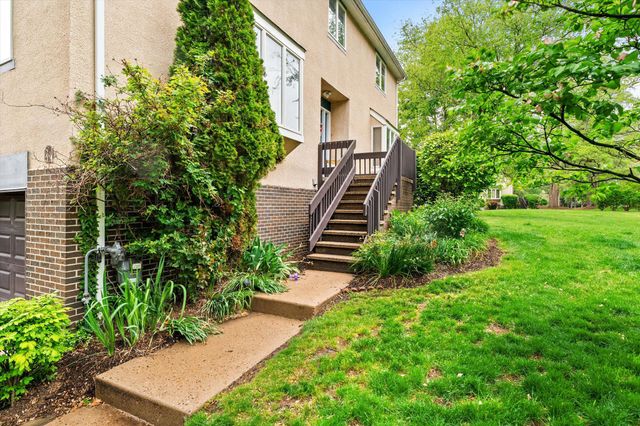 22 EXETER CT, Princeton, NJ 08540