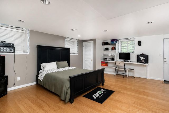 22 EXETER CT, Princeton, NJ 08540
