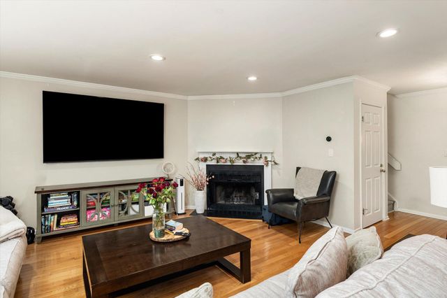 22 EXETER CT, Princeton, NJ 08540