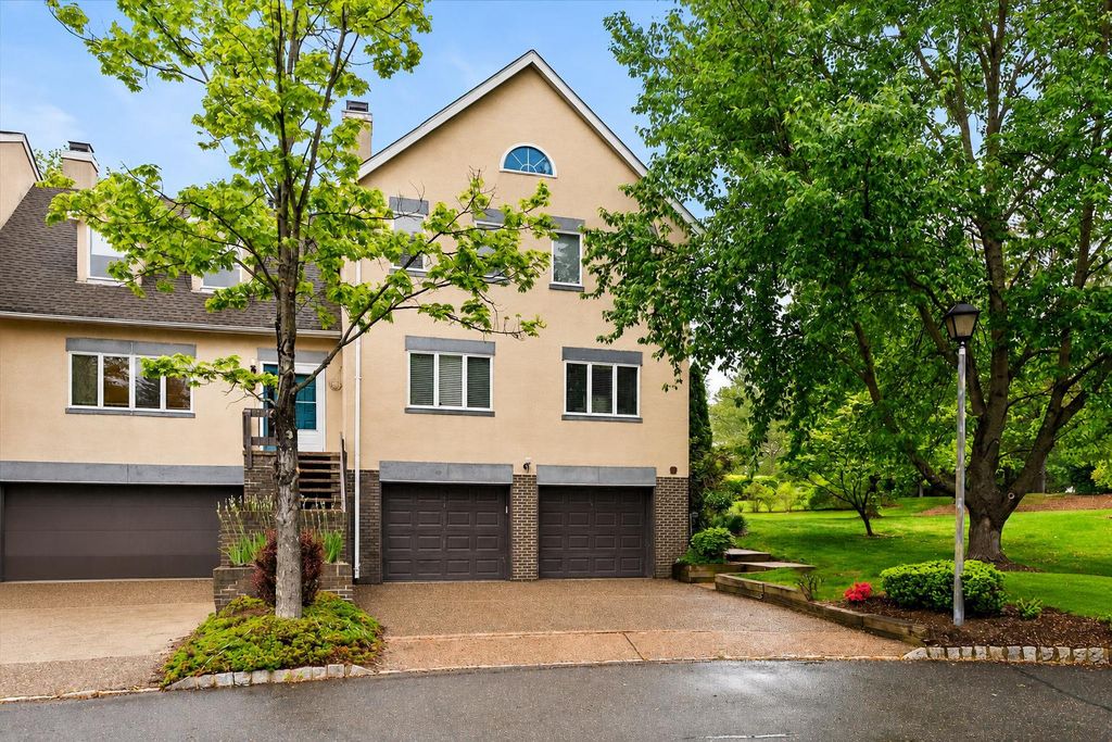 22 EXETER CT, Princeton, NJ 08540