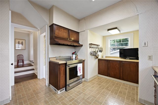 2323 Upland Drive SE, Cedar Rapids, IA 52403