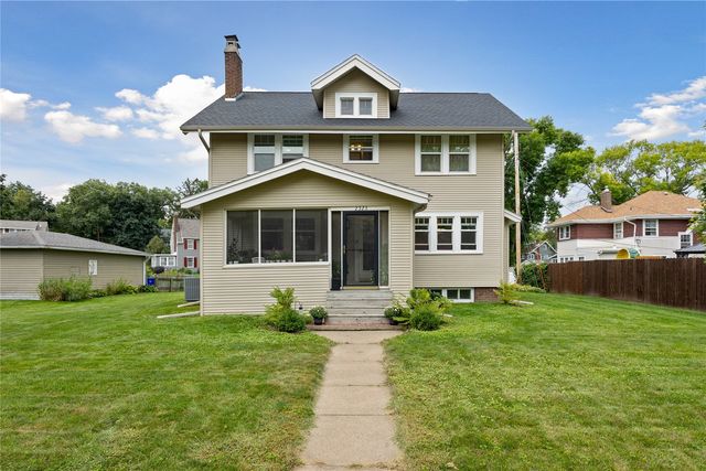 2323 Upland Drive SE, Cedar Rapids, IA 52403