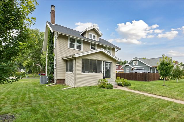 2323 Upland Drive SE, Cedar Rapids, IA 52403