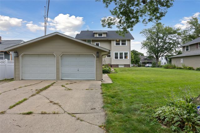2323 Upland Drive SE, Cedar Rapids, IA 52403