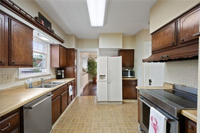 2323 Upland Drive SE, Cedar Rapids, IA 52403