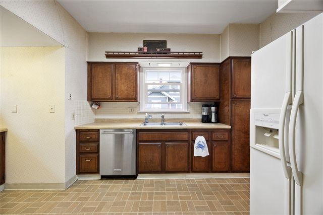 2323 Upland Drive SE, Cedar Rapids, IA 52403