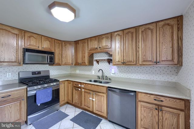 1604 ROBERT RD, Lancaster, PA 17601