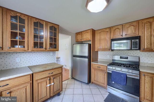 1604 ROBERT RD, Lancaster, PA 17601