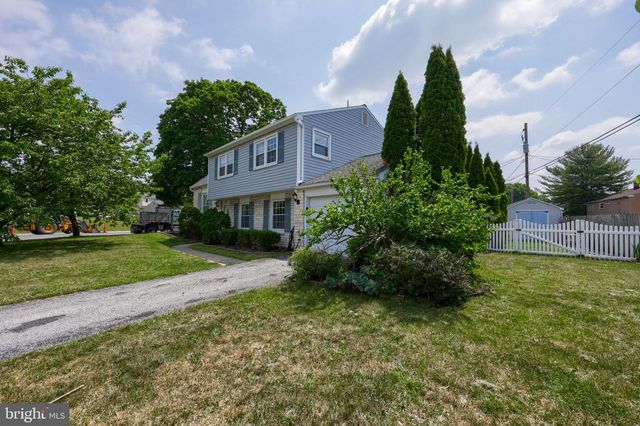 1604 ROBERT RD, Lancaster, PA 17601
