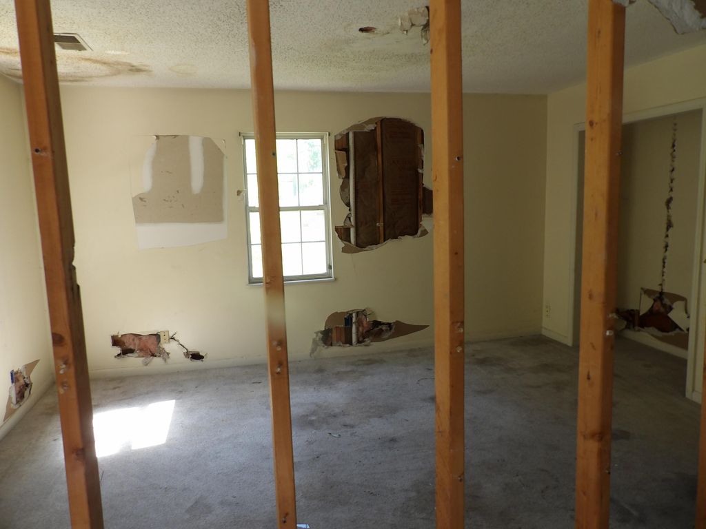 Image 11 of property listing at 102 Desi Court, Summerville, SC 29485