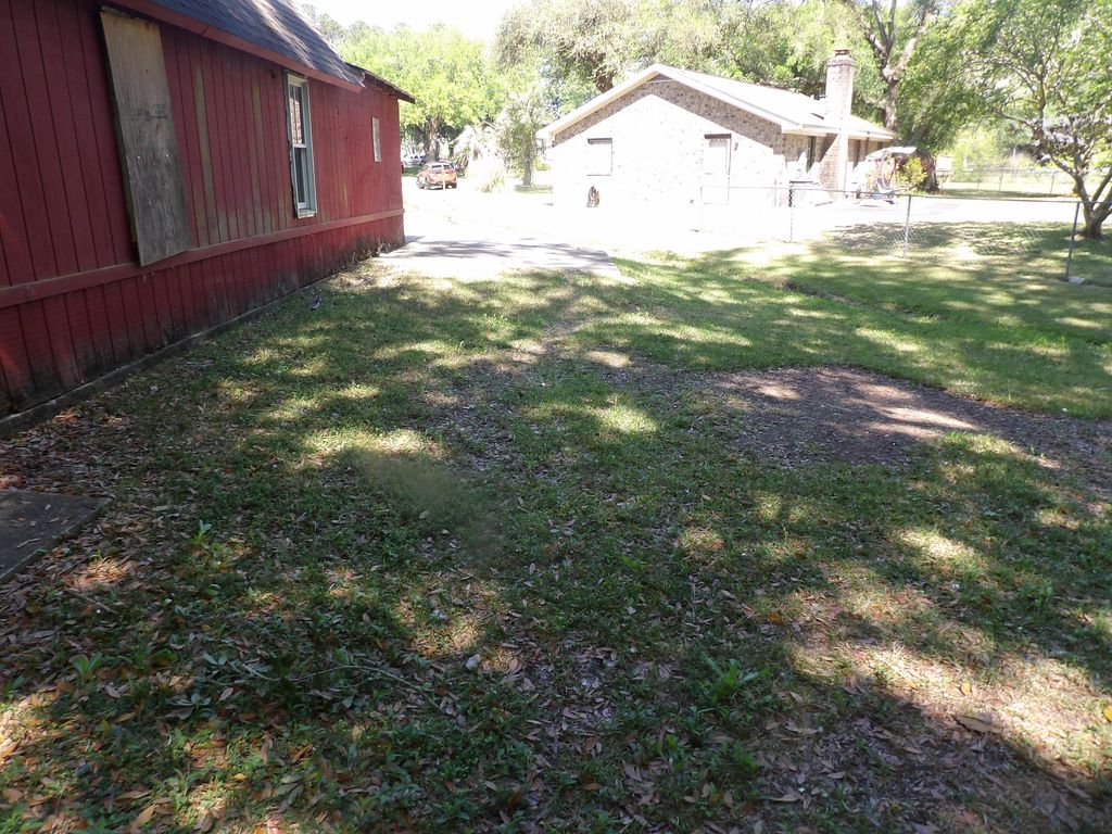 Image 14 of property listing at 102 Desi Court, Summerville, SC 29485