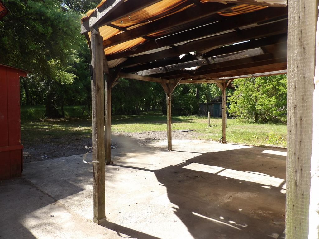 Image 15 of property listing at 102 Desi Court, Summerville, SC 29485
