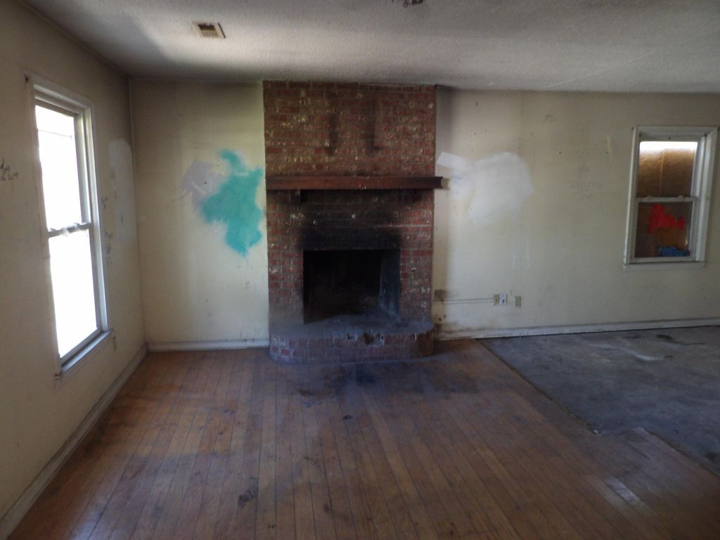 Image 2 of property listing at 102 Desi Court, Summerville, SC 29485
