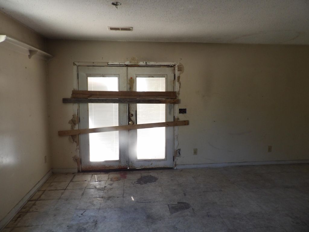 Image 8 of property listing at 102 Desi Court, Summerville, SC 29485