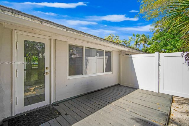 5650-5652 NE 17 TERRACE, NE 17th Ter, Fort Lauderdale, FL 33334