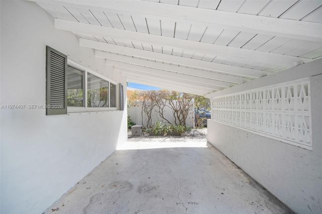 5650-5652 NE 17 TERRACE, NE 17th Ter, Fort Lauderdale, FL 33334