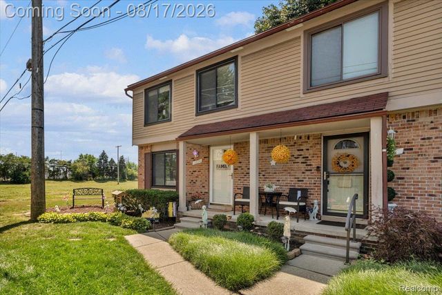 16894 Kingsbrooke Drive, Clinton Charter Township, MI 48038