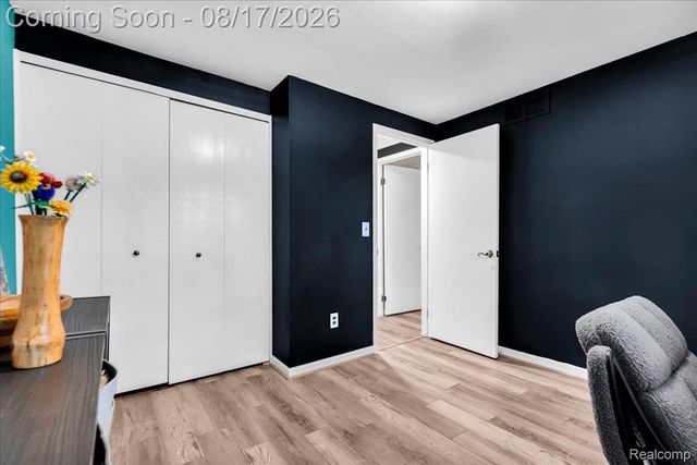 16894 Kingsbrooke Drive, Clinton Charter Township, MI 48038